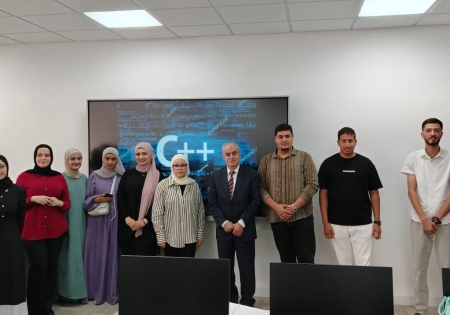 حفل تخريج دورة لغة البرمجة C++ في مركز الملكة رانيا للدراسات الأردنية وخدمة المجتمع